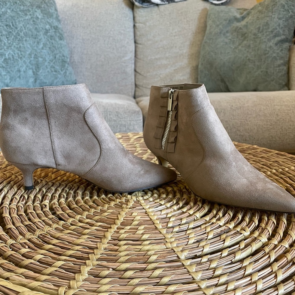 Bella Vita Women’s Tan Suede Dress Bootie Ankle Boot Sz-8 - Picture 14 of 14